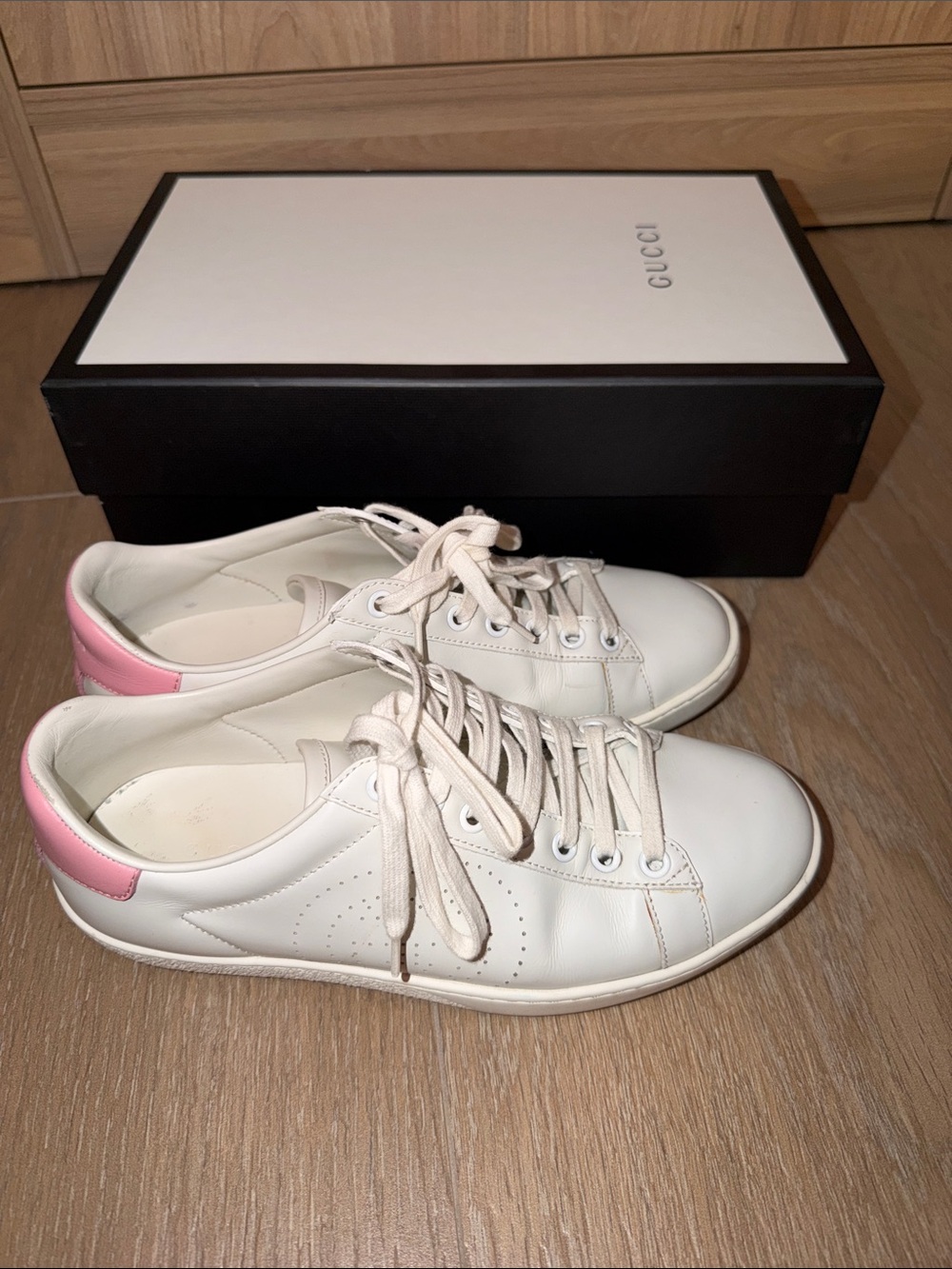 Gucci White Leather Sneakers with Pink Heel Tab